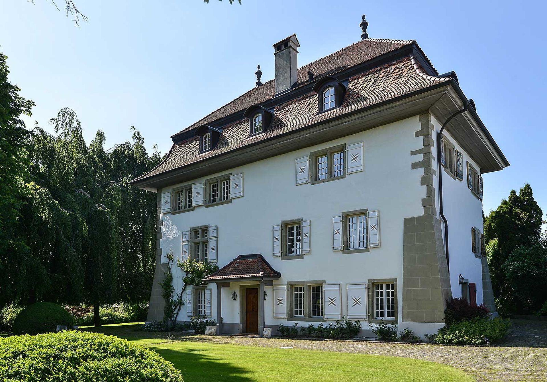 Demeure patricienne d'époque du 16ème, érigée dans un parc clôturé aux aménagements bucoliques