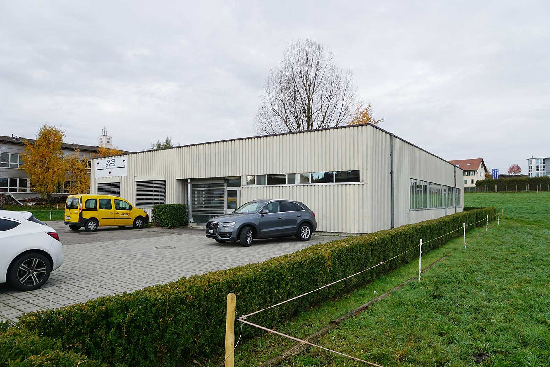 Halle industrielle située entre Fribourg et Morat
