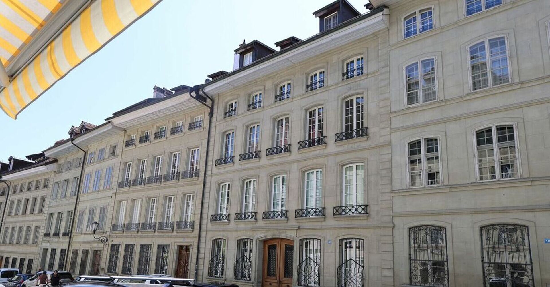 Spacieux logement de 4 pièces au dernier étage d'une immeuble historique
