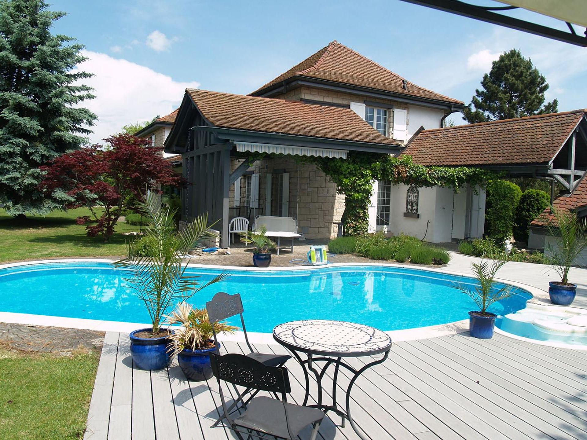 Propriété de charme de 9 pièces avec piscine extérieure - Ecuvillens